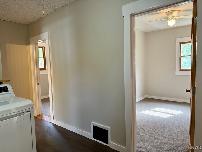 Building Photo - 37 White St