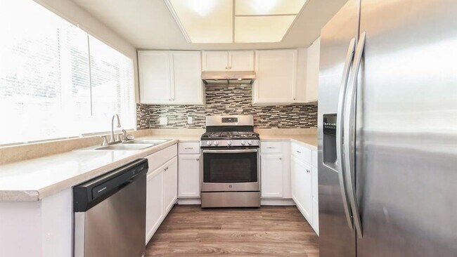 Building Photo - 1406 Ridgecrest Dr
