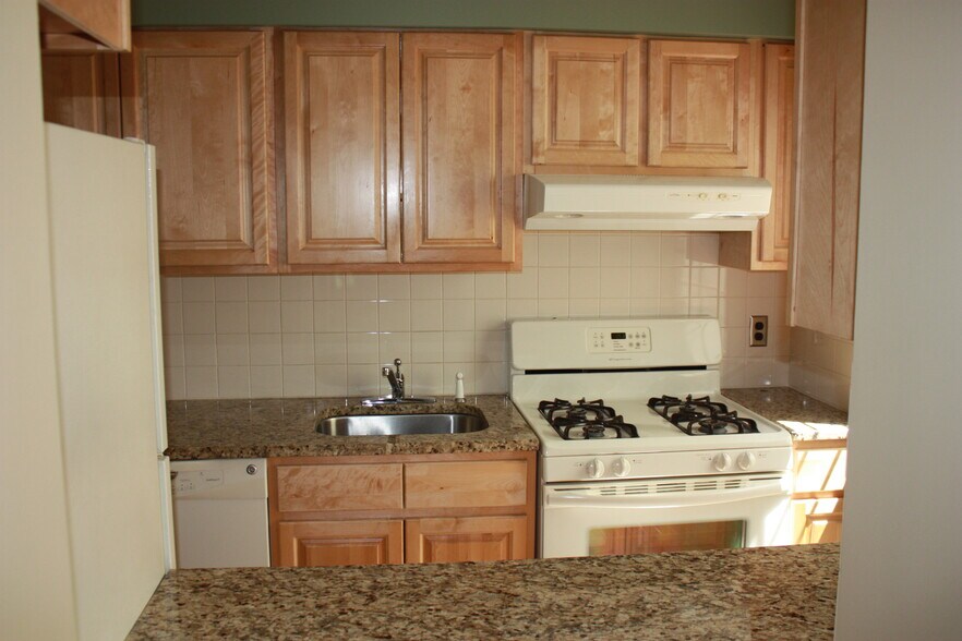 Building Photo - 64 Parkway Rd