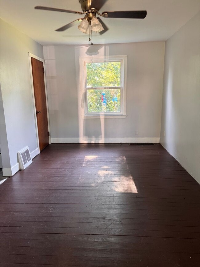 Building Photo - 2 Bedroom Home For Rent