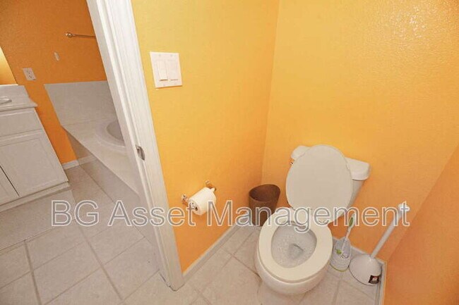 Building Photo - 1653 Northshore Dr