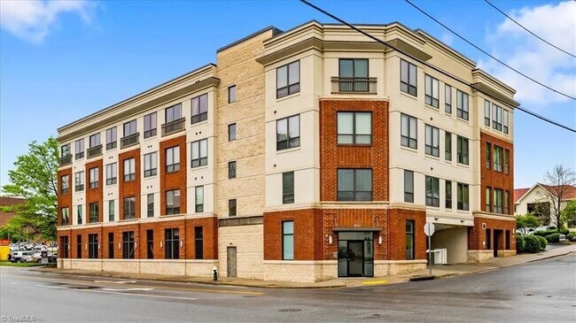 Building Photo - 411 W Washington St