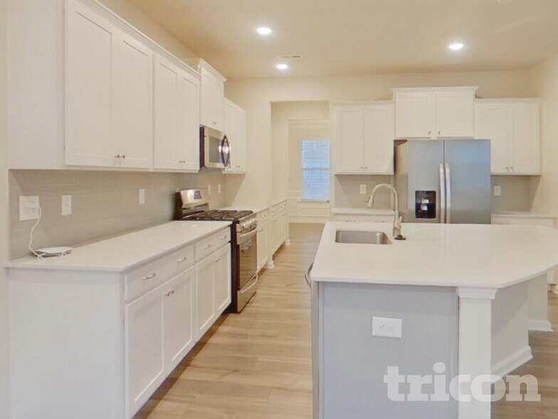 Building Photo - 112 Fennec Dr