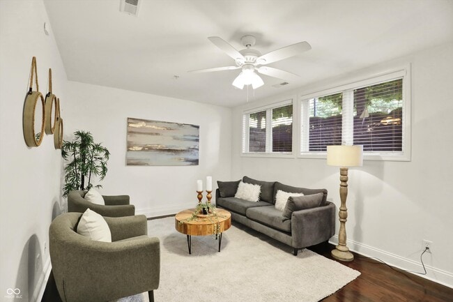 Building Photo - 529 E New York St