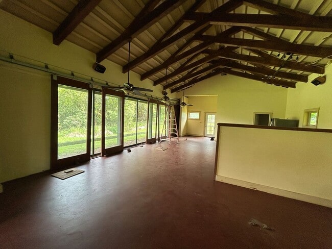 Building Photo - 2 Bedroom 1.5Bath Unfurnished Home