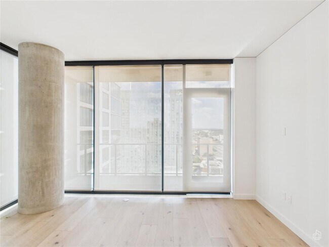 Building Photo - 610 Davis St