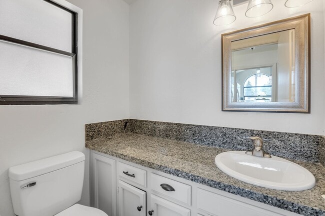 Building Photo - Charming Newly Remodeled 2 Bedroom Home in...