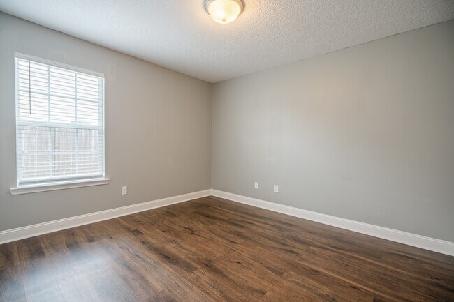 Building Photo - 717 Highgrove Ct