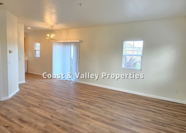Building Photo - FOR RENT: 1-Bedroom Apartment in Greenfield