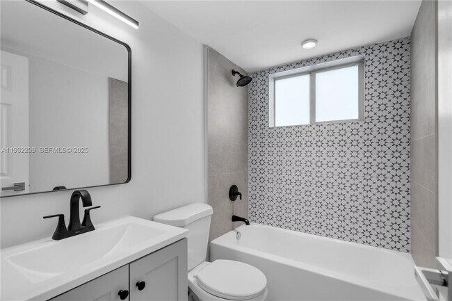 Building Photo - 560 NE 63rd St