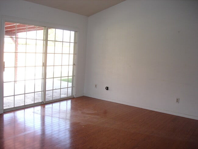 Building Photo - 1838 Coolcrest Way