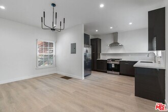Building Photo - 144 N Swall Dr