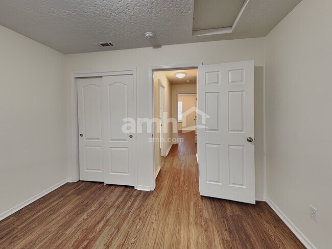 Building Photo - 9468 W Trestlewood Dr