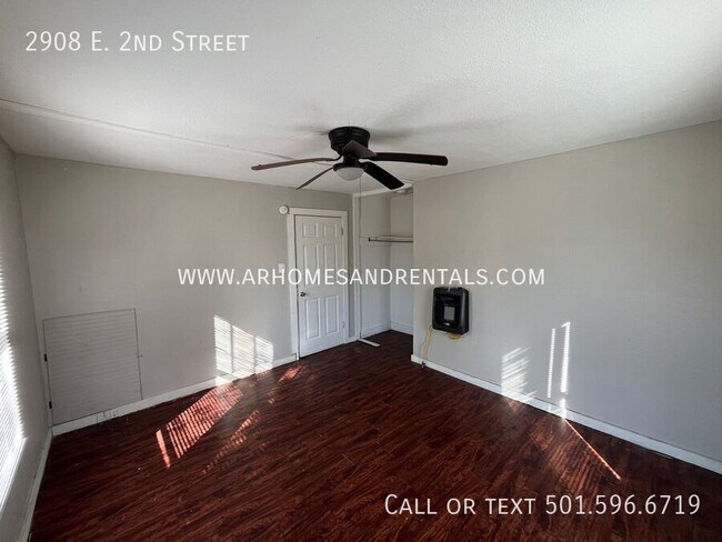 Building Photo - 2908 E 2nd St