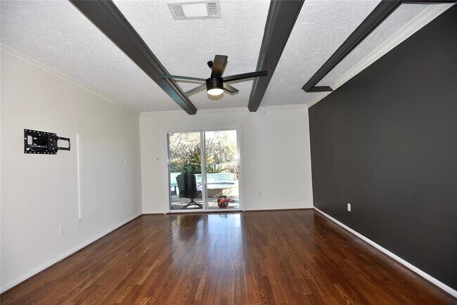 Building Photo - 102 S Timber Top Dr