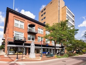 Primary Photo - Peregrine Square