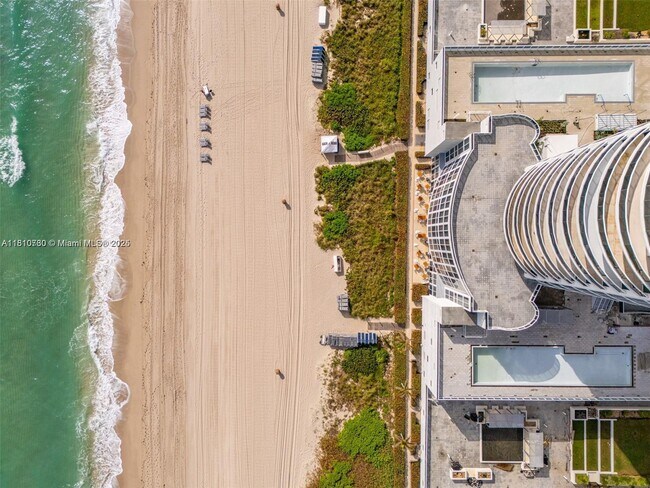 Building Photo - 15901 Collins Ave