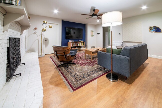 Building Photo - The Perfect Blend of Comfort, Style & Functionality in Ridglea Hills!