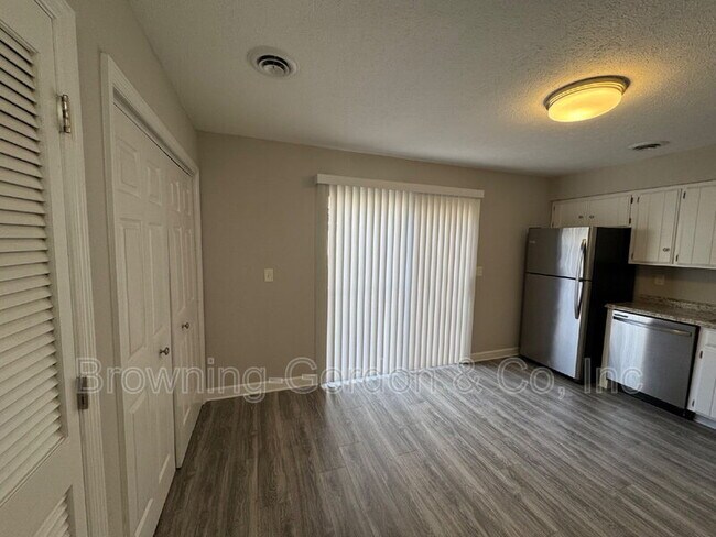 Building Photo - 319 N.Timberway Circle