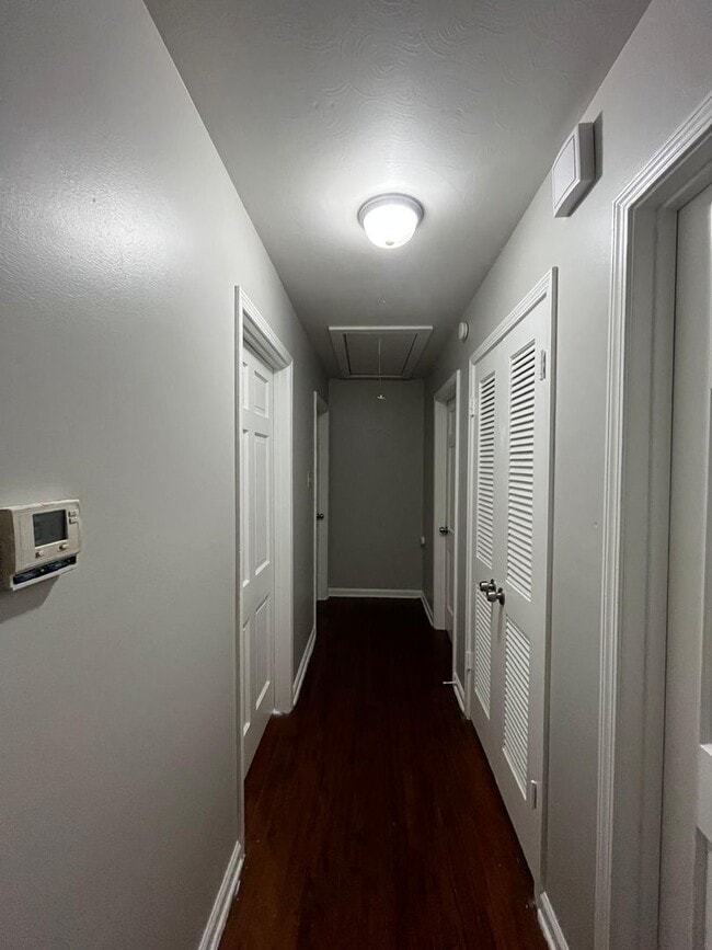 Building Photo - Picturesque Home Worth Checking Out