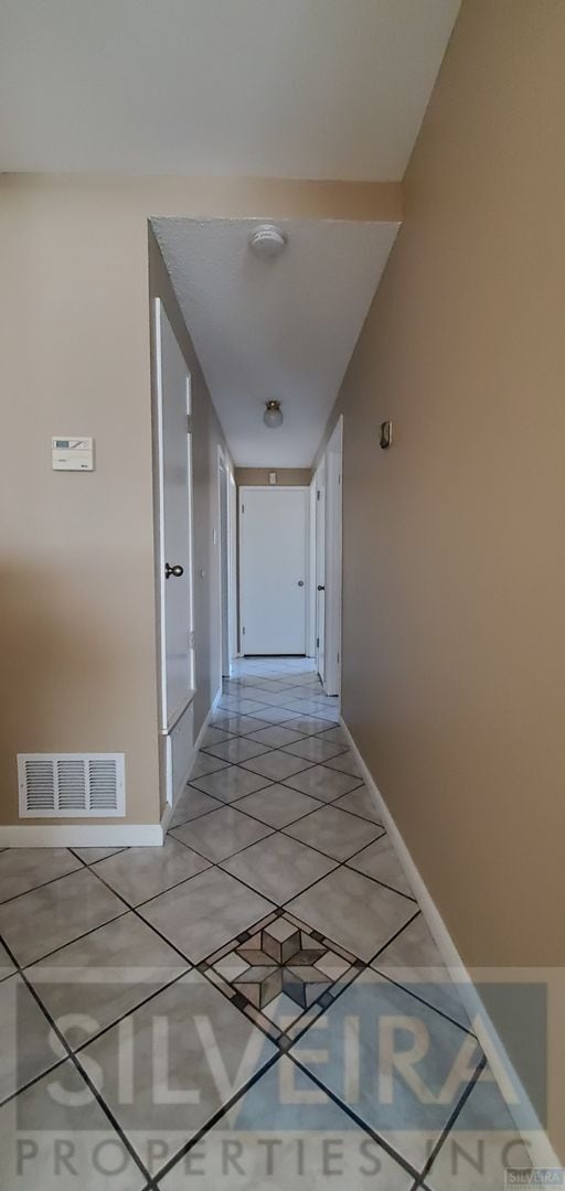 Building Photo - 1642 N Russell Ave