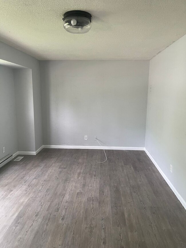 Building Photo - 3 bed 1.5 bath 1500