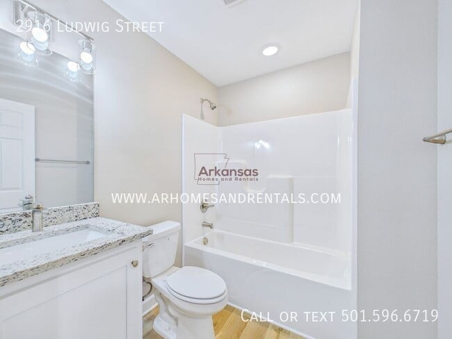 Building Photo - 2916 Ludwig St