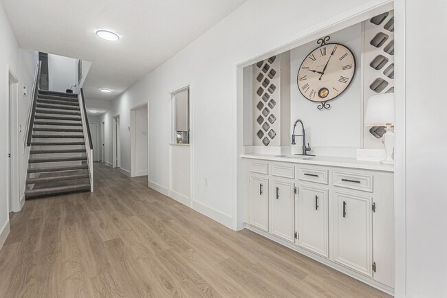 Building Photo - 4334 Lake Grove Dr