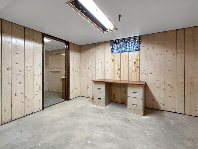 Building Photo - 211 Walnut St