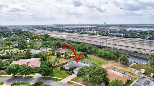 Building Photo - 5320 SW 21st Ct