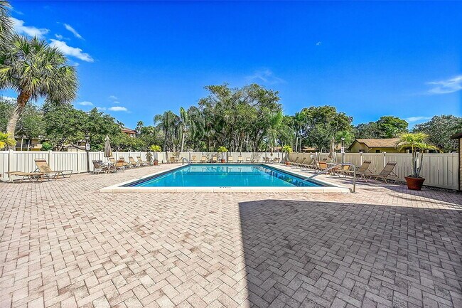 Building Photo - 2660 Carambola Cir N