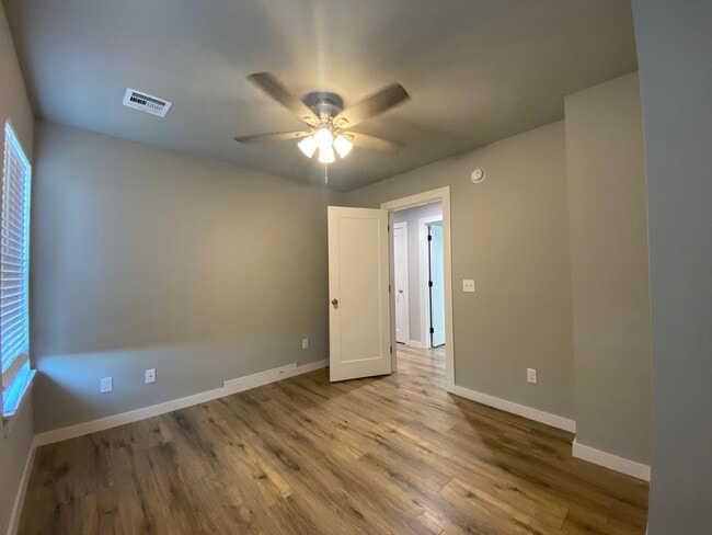 Building Photo - Stunning 3 bed 2.5 bath for rent in Coweta!!