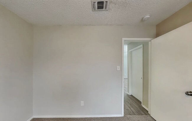 Building Photo - Spacious, Stylish, and Simply Perfect  3-Bedroom Home