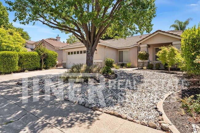 Building Photo - 1742 Poppy Dr