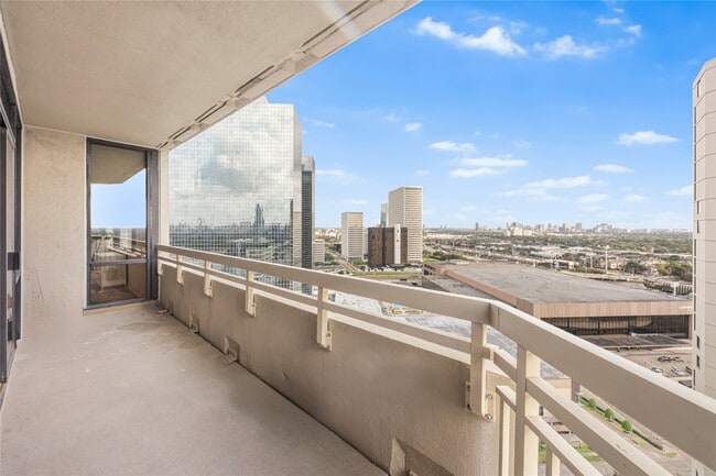 Building Photo - 14 Greenway Plz