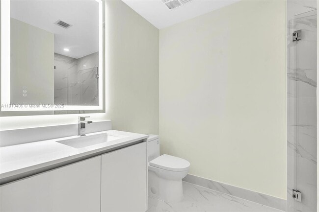 Building Photo - 700 NE 24th St