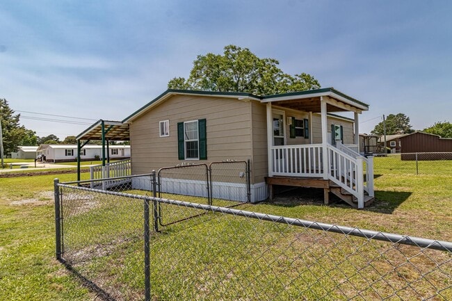 Building Photo - 2 BR, 1 BA W/ FENCED-IN YARD, COVERED FRON...