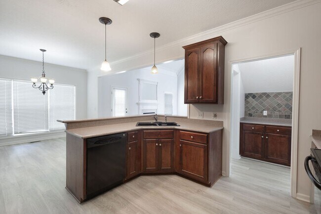 Building Photo - 100 Strathmore Ct