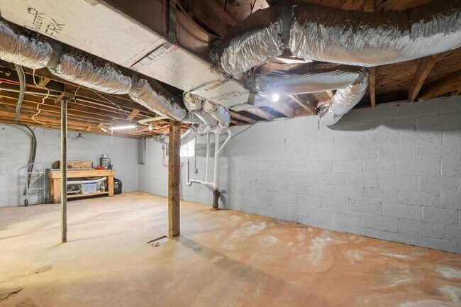 Building Photo - 822 Cardinal Pl SW