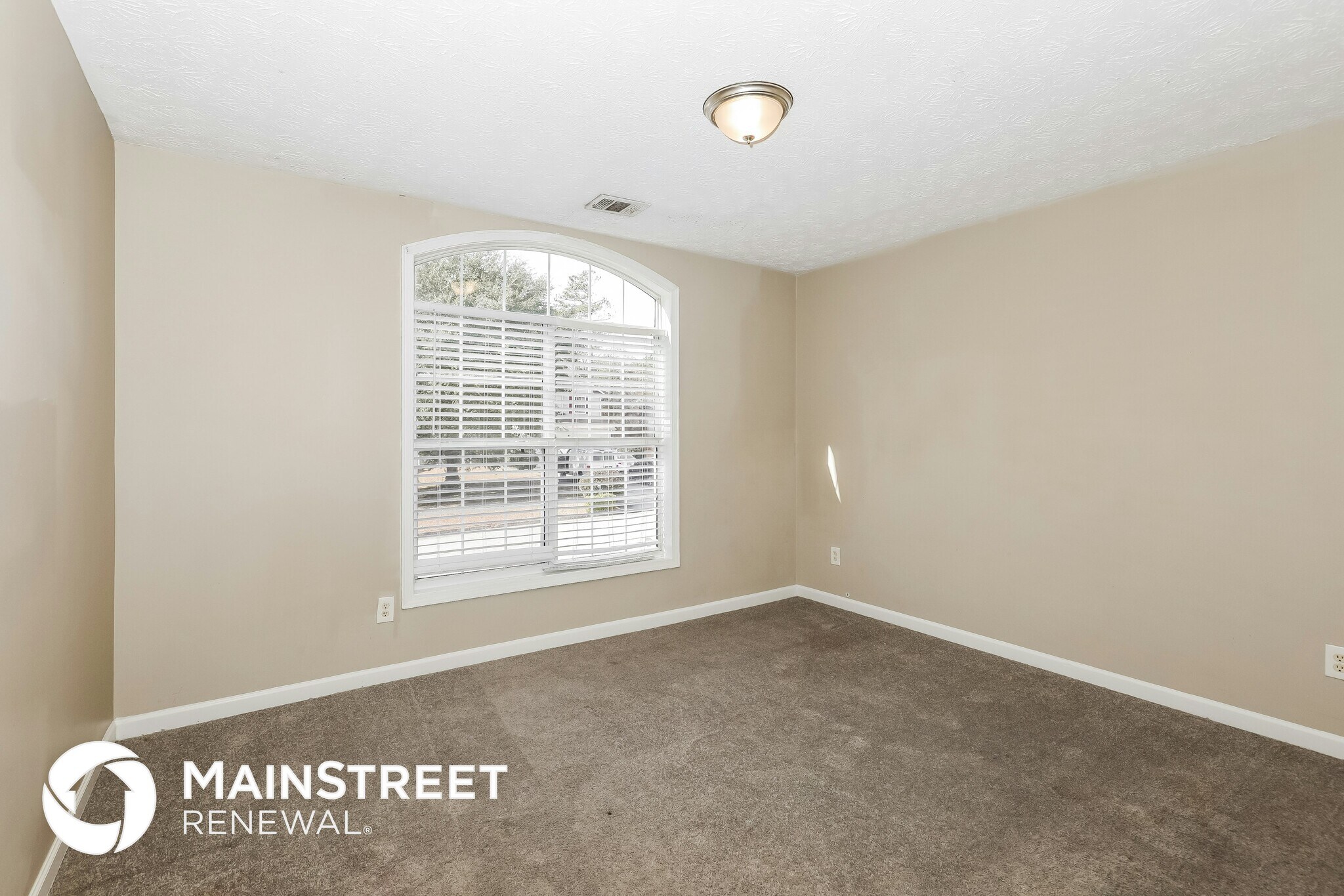 Building Photo - 10576 Day Lily Dr