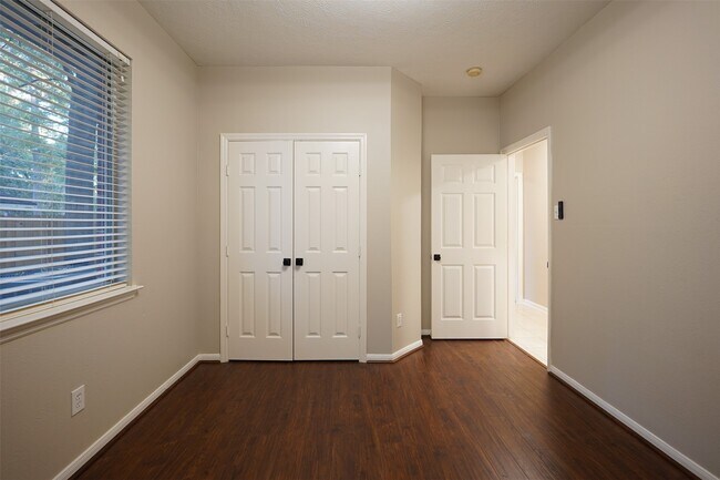 Building Photo - 105 N Holly Laurel Cir