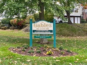 Building Photo - 599 Midland Ave