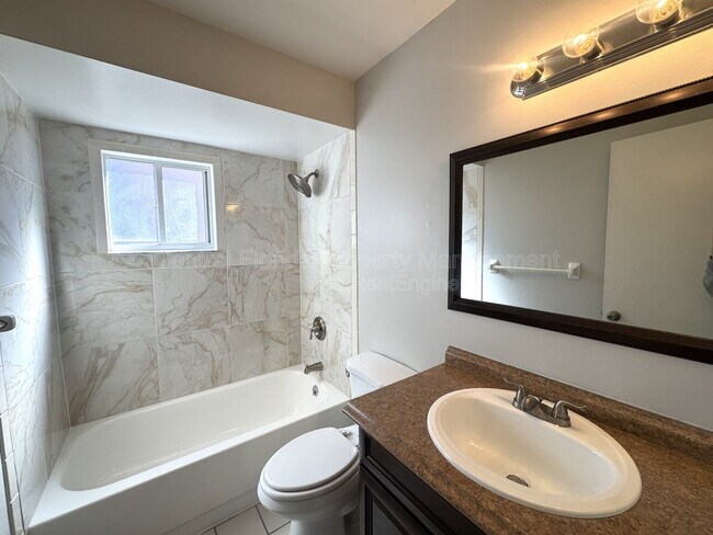 Building Photo - 820 Sutter Loop