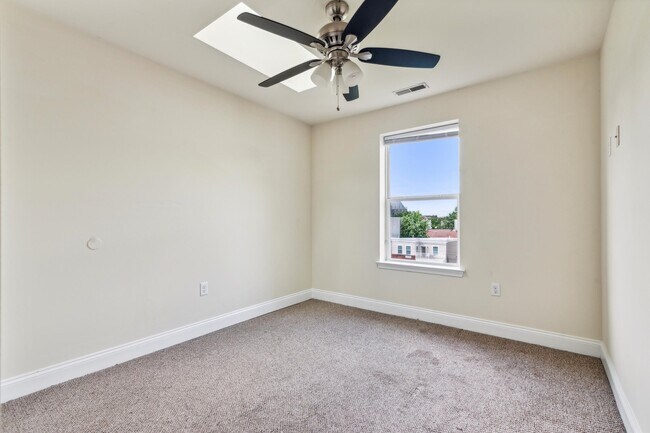 Building Photo - 1705 Arlington St