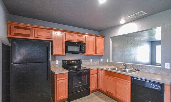 Building Photo - 2816 Leroy Cir