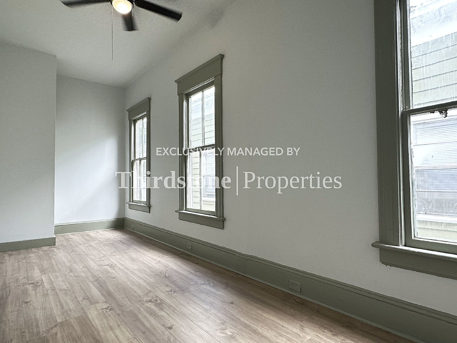 Building Photo - 210 E 9th St