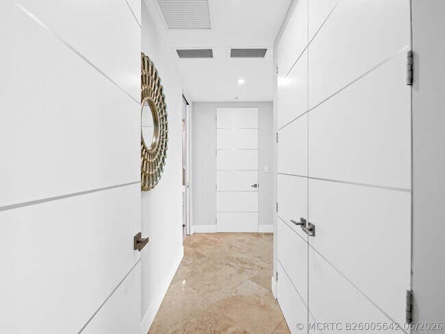 Building Photo - 516 Hendricks Isle