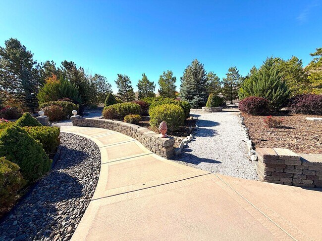 Building Photo - Spanish Springs 5bed/3bath - Move in Speci...
