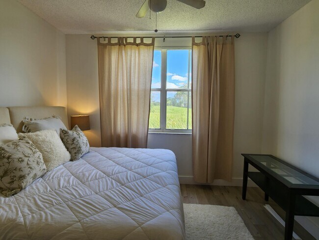 Building Photo - 2060 Greenview Shores Blvd