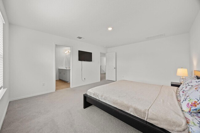 Building Photo - 124 Banyon Dr